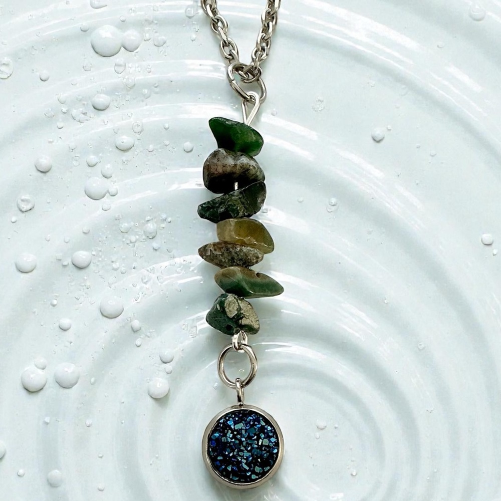 🆕 India Agate Gemstone and Crystal Pendant Necklace
